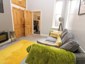 Living area - 17 Fairfield Road (Newcastle-upon-Tyne)