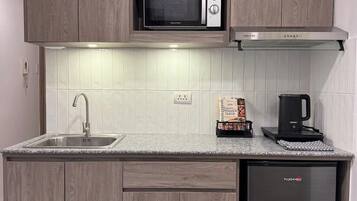 Fridge, microwave, coffee/tea maker, electric kettle