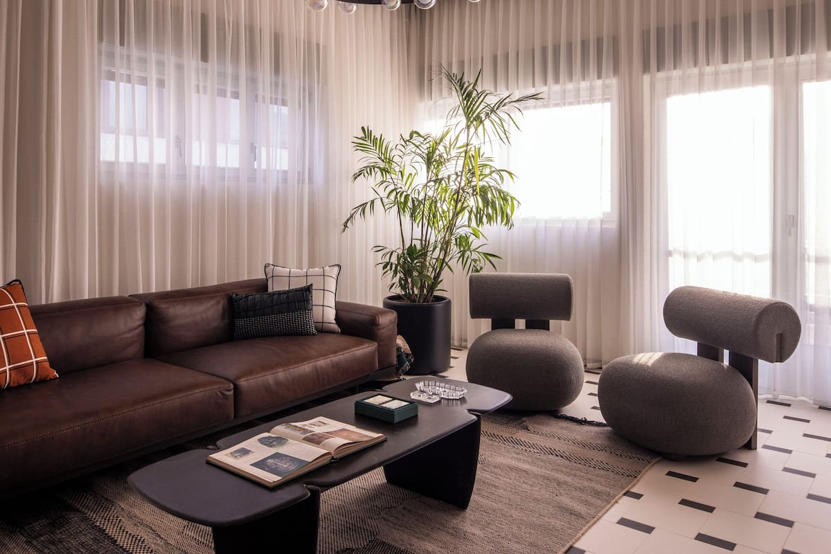 Apartament de luxe, balcó | Llençols de cotó egipci, roba de llit d'alta qualitat i escriptori