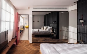 Egyptian cotton sheets, premium bedding, desk, individually decorated - Hayarkon 70 - Boutique Aparthotel (Tel Aviv)