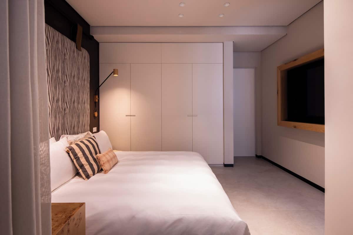 Apartament de luxe, 2 dormitoris, balcó | Llençols de cotó egipci, roba de llit d'alta qualitat i escriptori