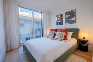 Room - Bonjardim Suite | Central Stay by Bolhão Market (Porto)