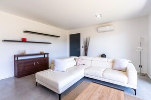 TV - Villa Acceto - Belle maison à 20 min d'Ajaccio (Bastelicaccia)