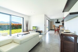 TV - Villa Acceto - Belle maison à 20 min d'Ajaccio (Bastelicaccia)