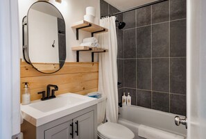 Bathroom - Updated 3BR Stowe Condo Near Mountain & Village (Stowe)