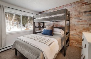 Room - Updated 3BR Stowe Condo Near Mountain & Village (Stowe)