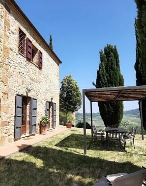 Outdoor dining - Villa Banditello, Secluded, Panoramic Views of Montepulciano Valley (Torrita di Siena)
