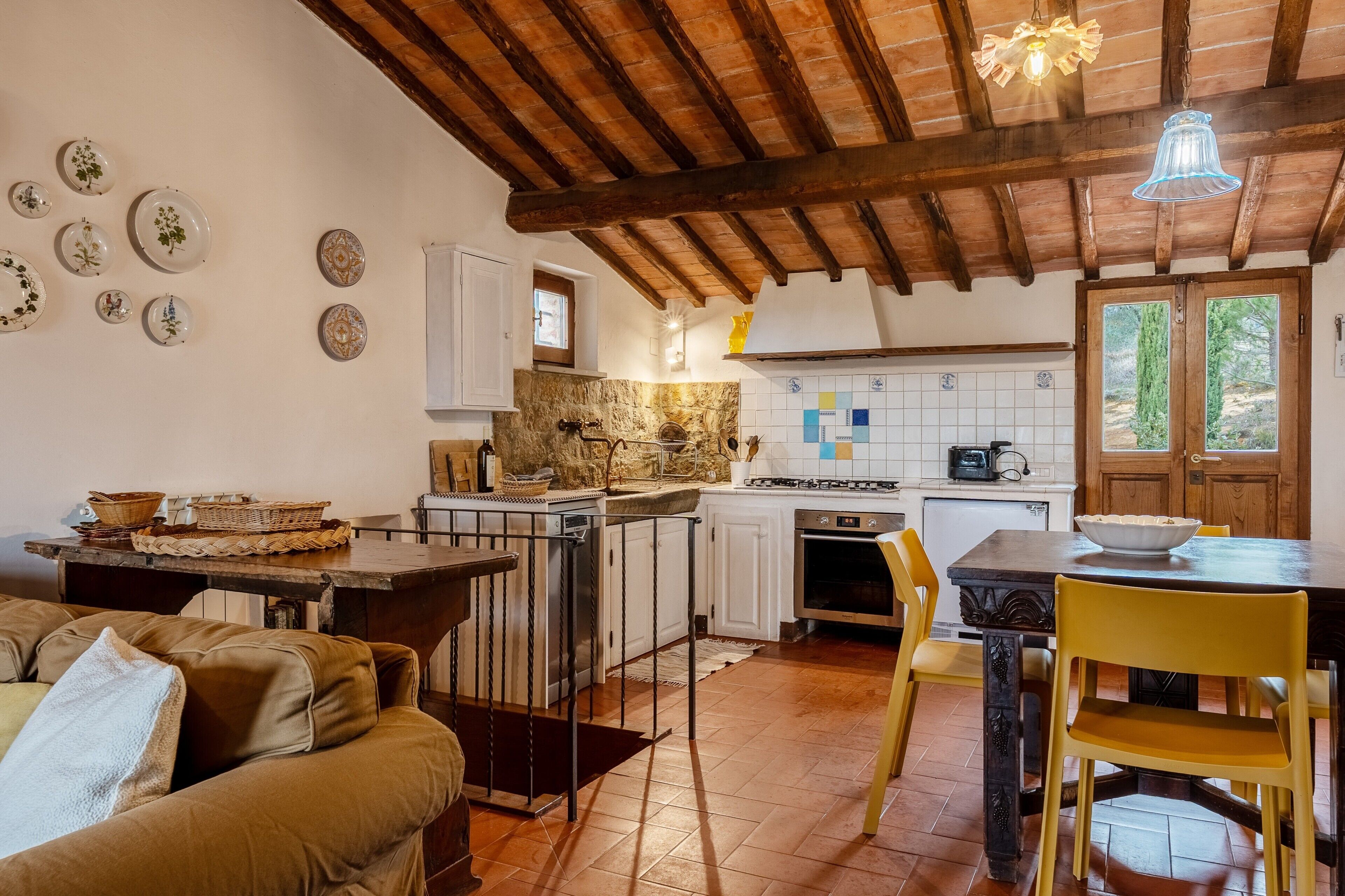 Frigorifero, forno, piano cottura, lavastoviglie