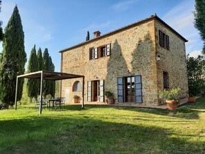 Exterior - Villa Mulinello, Secluded, Panoramic Views over Montepulciano Valley (Torrita di Siena)