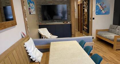 Comfortable 15-person apartment near the ski slopes. Parking lots