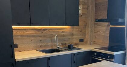 Comfortable 15-person apartment near the ski slopes. Parking lots