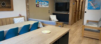 Comfortable 15-person apartment near the ski slopes. Parking lots