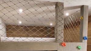A bunk bed with a climbing wall, wooden flooring, and a simple, functional design. - Comfortable 15-person apartment near the ski slopes. Parking lots (Saint-Sorlin-d'Arves)
