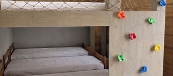 Comfortable 15-person apartment near the ski slopes. Parking lots