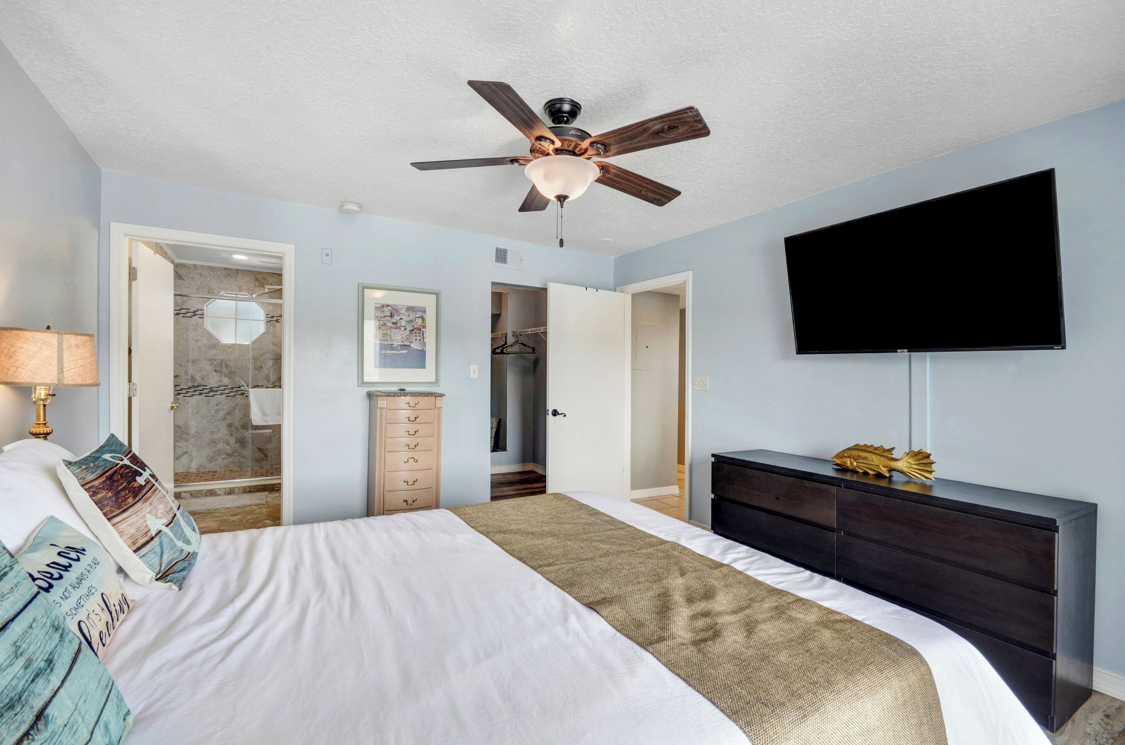 3 bedrooms, iron/ironing board, WiFi, bed sheets
