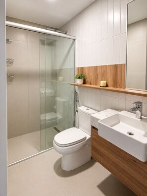 Shower, hair dryer, towels, soap - Brand new Luxury 2BR Condo near Shopping del Sol with Pool Gym Parking Workspace (Asuncion)