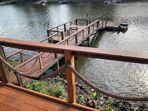 Spend time with family & friends. Fish, swim, kayak, or relax on private dock!