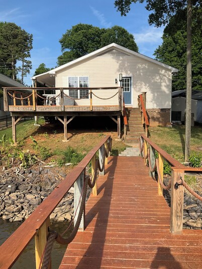 Spend time with family & friends. Fish, swim, kayak, or relax on private dock!
