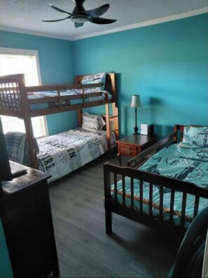 3 bedrooms, free WiFi, bed sheets
