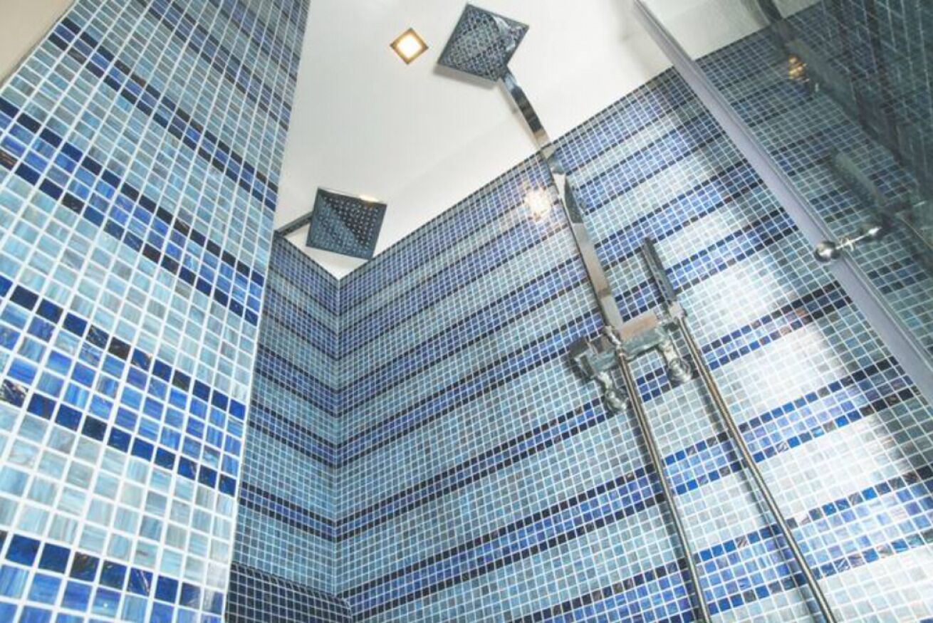 Dusche, Handtücher, Shampoo