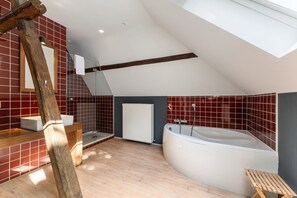 Hair dryer, towels, toilet paper - Amazing loft in historical house The Lake Suites (Brugge)
