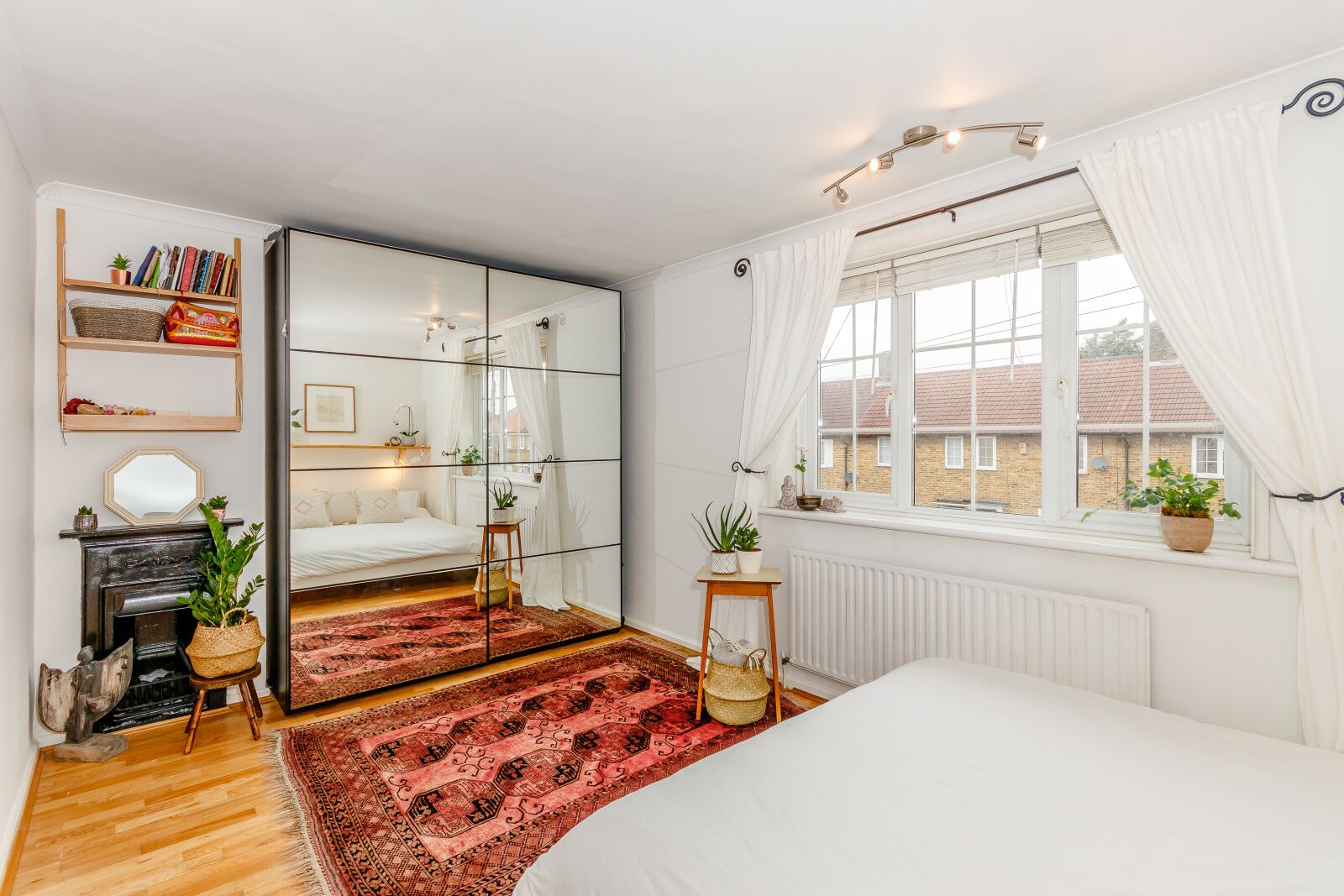 2 bedrooms, iron/ironing board, Internet, bed sheets