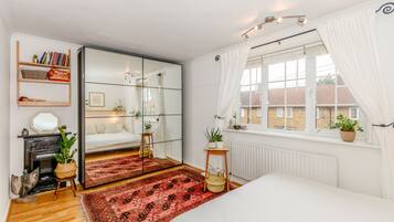 2 bedrooms, iron/ironing board, Internet, bed sheets