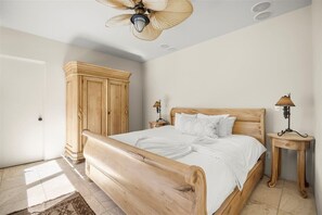 2 bedrooms, iron/ironing board, WiFi, bed sheets - Mountain Village Gem | Ski-In/Out + Steam Shower (Mountain Village)
