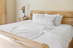 2 bedrooms, iron/ironing board, WiFi, bed sheets - Mountain Village Gem | Ski-In/Out + Steam Shower (Mountain Village)