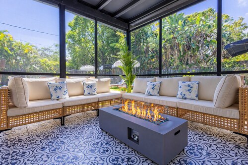 3-Min to beach! King bed I BBQ I Firepit & Pool