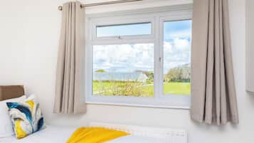 4 bedrooms, iron/ironing board, travel crib, free WiFi