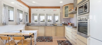 Apartment 'Casa Francisco y Carmen' with Mountain Views, Wi-Fi and Air Conditioning