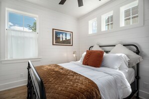 Room - Row Home - Standard Cabin E (Dripping Springs)