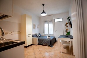 Room - Elegant between Modena and Bologna, 5 places, wi-fi (Camposanto)