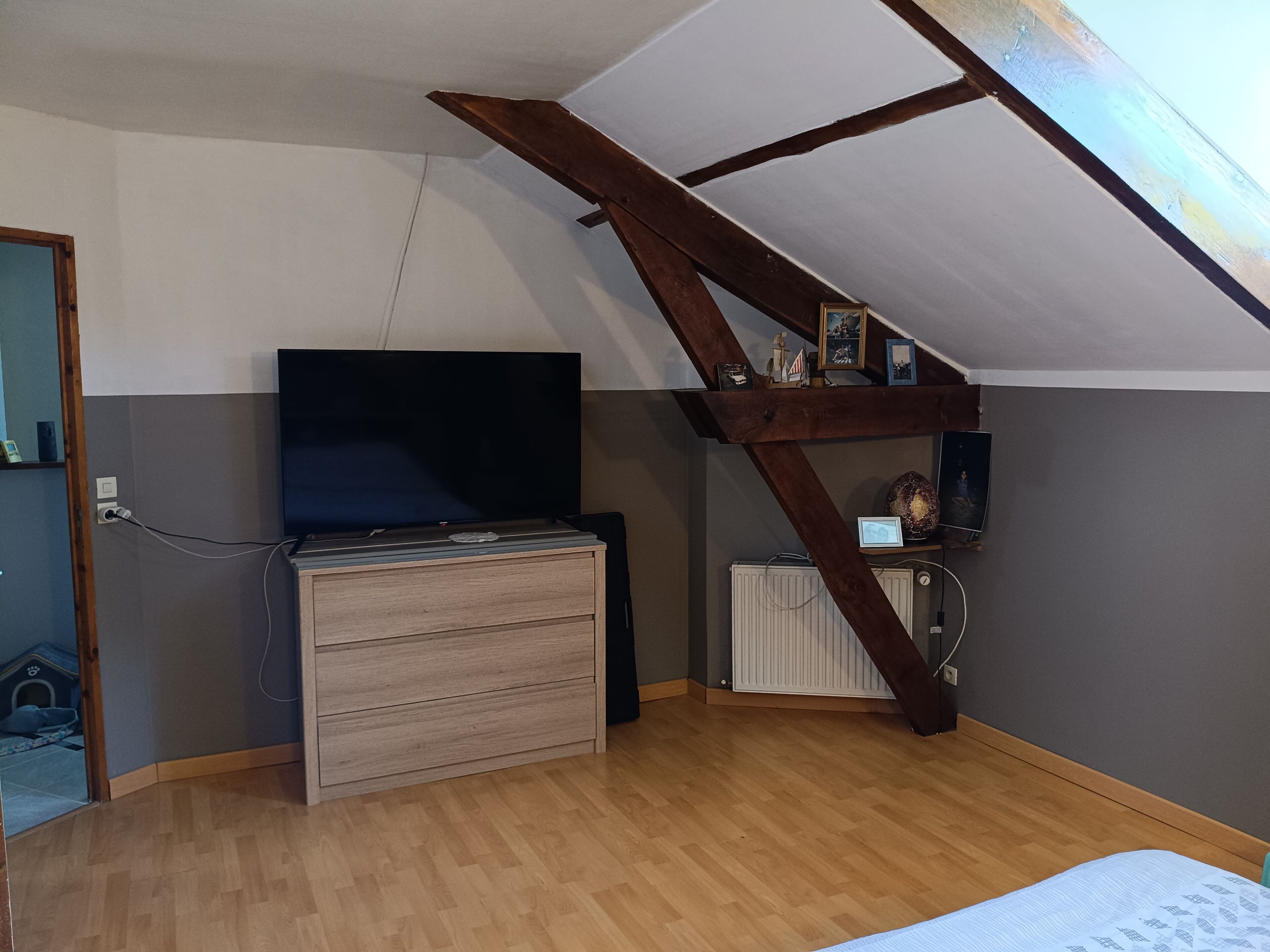 5 bedrooms, iron/ironing board, WiFi, bed sheets