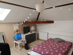 5 bedrooms, iron/ironing board, WiFi, bed sheets - Small manor house (Saint-Médard-en-Jalles)