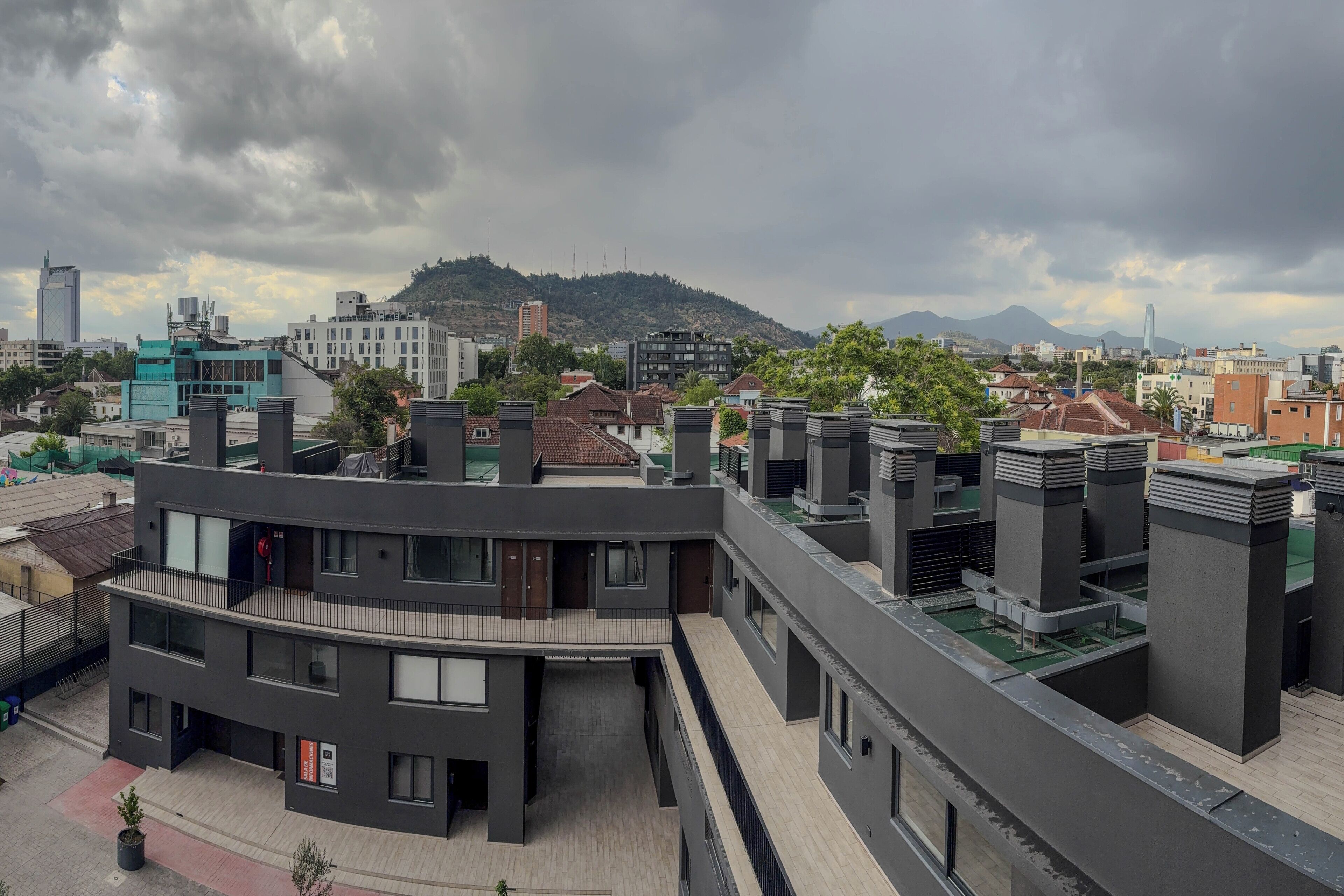 Apartamento, 2 quartos, ar-condicionado, vista para a cidade | Ferros/tábuas de passar roupa, Wi-Fi de cortesia
