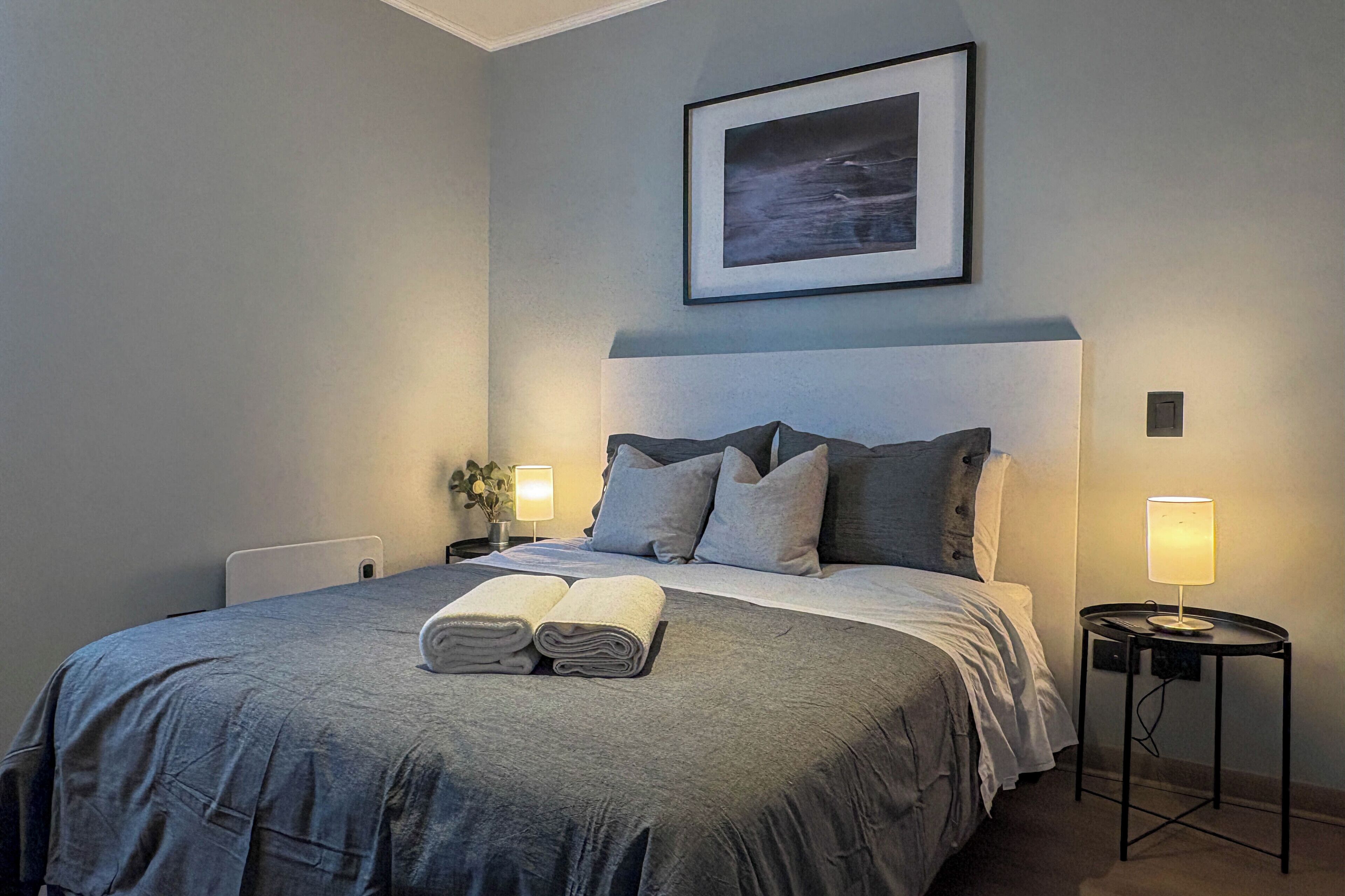 Apartamento, 2 quartos, ar-condicionado, vista para a cidade | Ferros/tábuas de passar roupa, Wi-Fi de cortesia