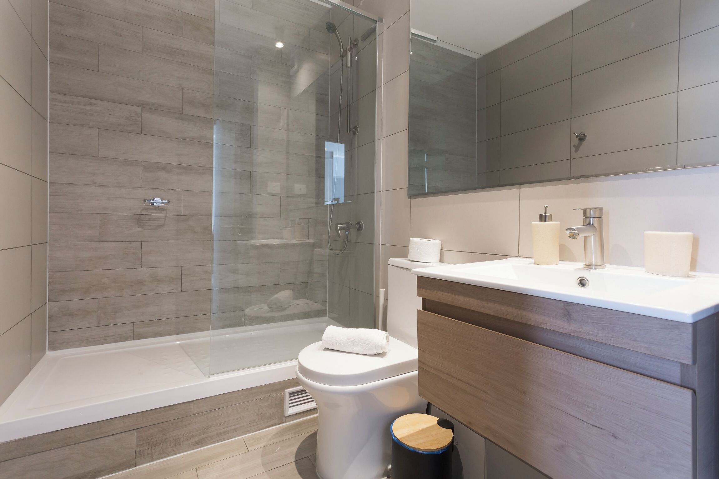 Appartement, 2 chambres, climatisation, vue ville | Salle de bain