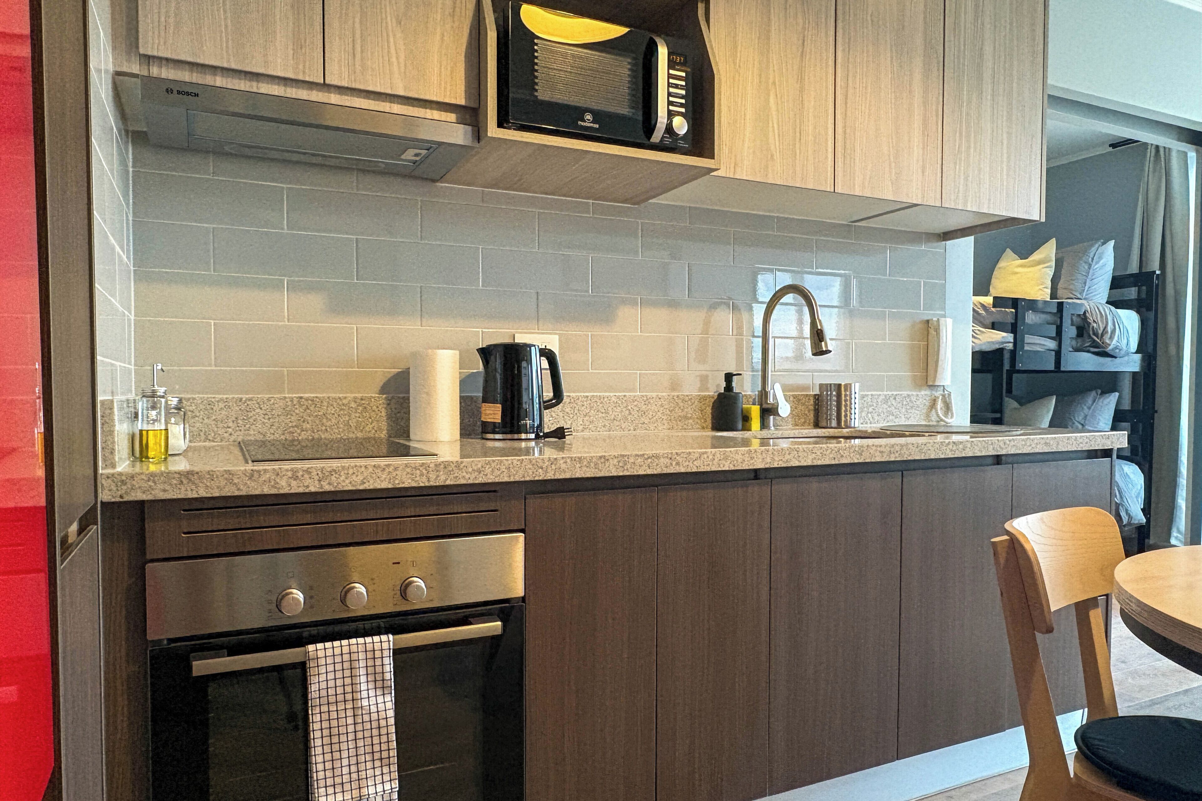 Apartamento, 2 quartos, ar-condicionado, vista para a cidade | Ferros/tábuas de passar roupa, Wi-Fi de cortesia