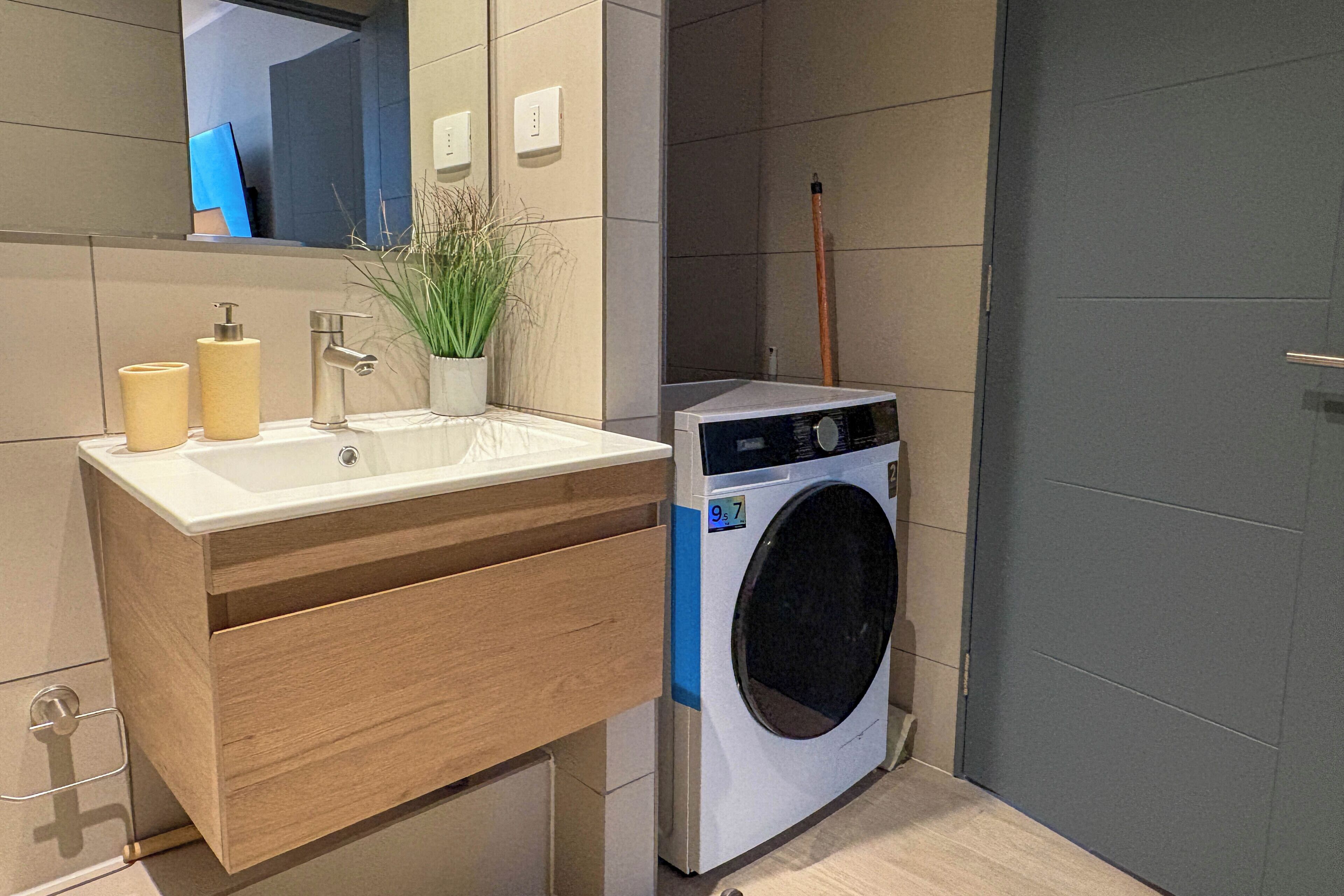 Apartamento, 2 quartos, ar-condicionado, vista para a cidade | Ferros/tábuas de passar roupa, Wi-Fi de cortesia