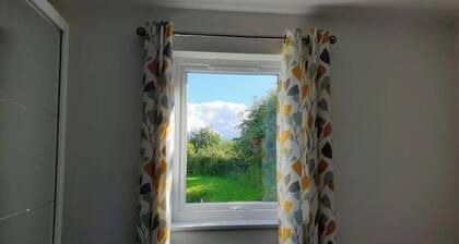 Bright 2-Bed Cottage in South Skye |Dog-Friendly Retreat Near Coast & Distillery