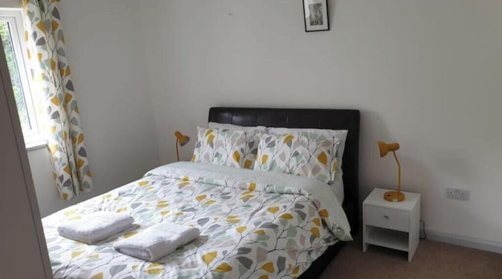 2 chambres, fer et planche à repasser, Wi-Fi, draps fournis