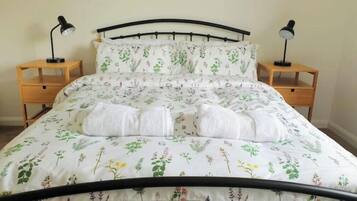 2 bedrooms, iron/ironing board, WiFi, bed sheets