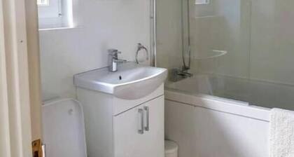 Bright 2-Bed Cottage in South Skye |Dog-Friendly Retreat Near Coast & Distillery