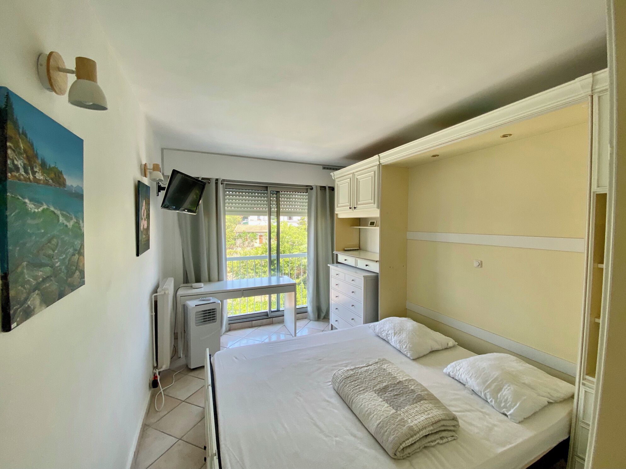 2 bedrooms, iron/ironing board, travel cot, free WiFi
