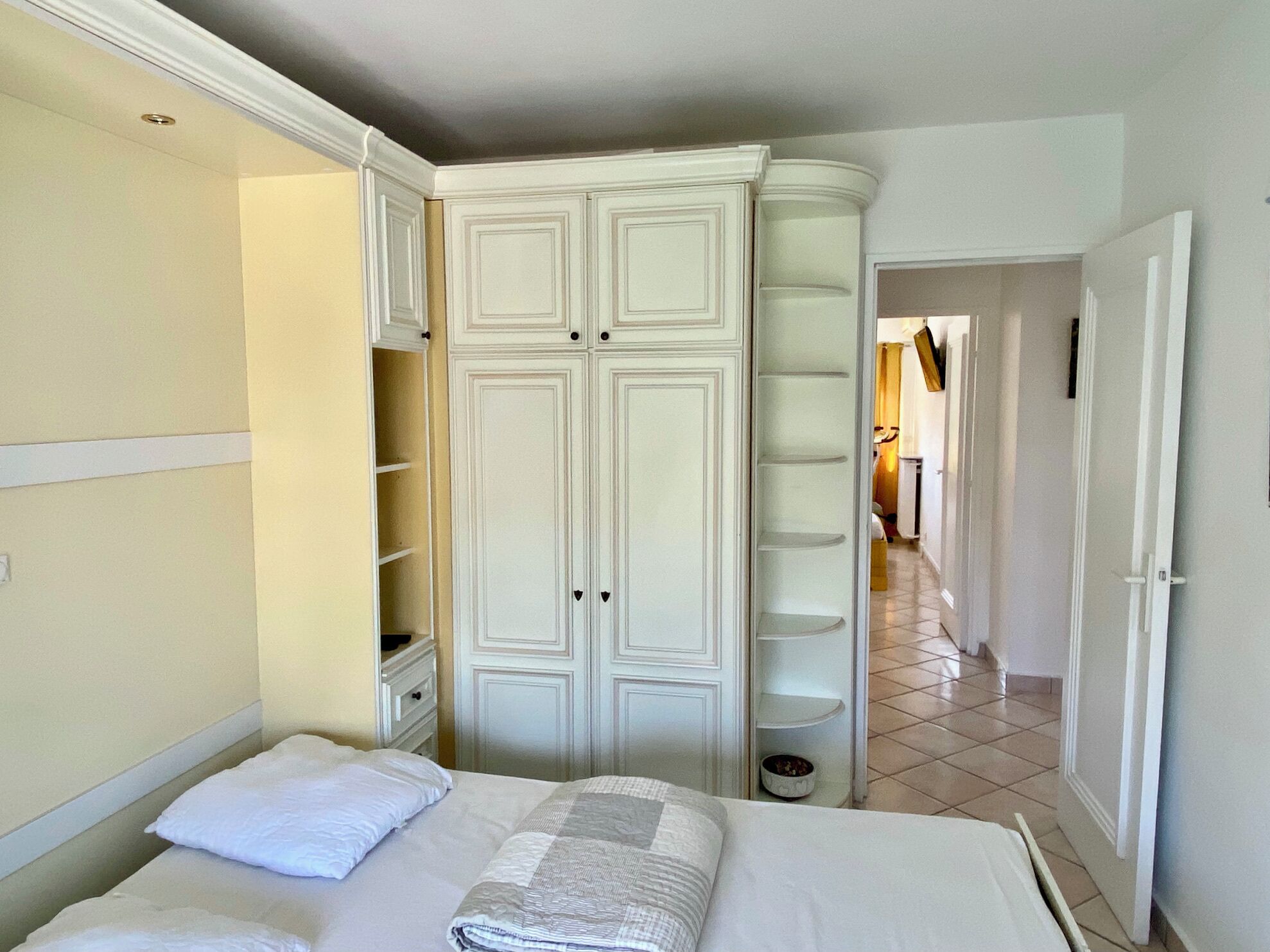 2 bedrooms, iron/ironing board, travel cot, free WiFi