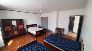 Room - Le Gîte de Corcelles – Spacious Ground-Floor Apartment with Private Terrace and Parking (Arlay)