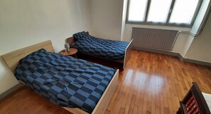 2 slaapkamers, een strijkplank/strijkijzer, wifi, beddengoed