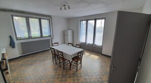 Dining - Le Gîte de Corcelles – Spacious Ground-Floor Apartment with Private Terrace and Parking (Arlay)